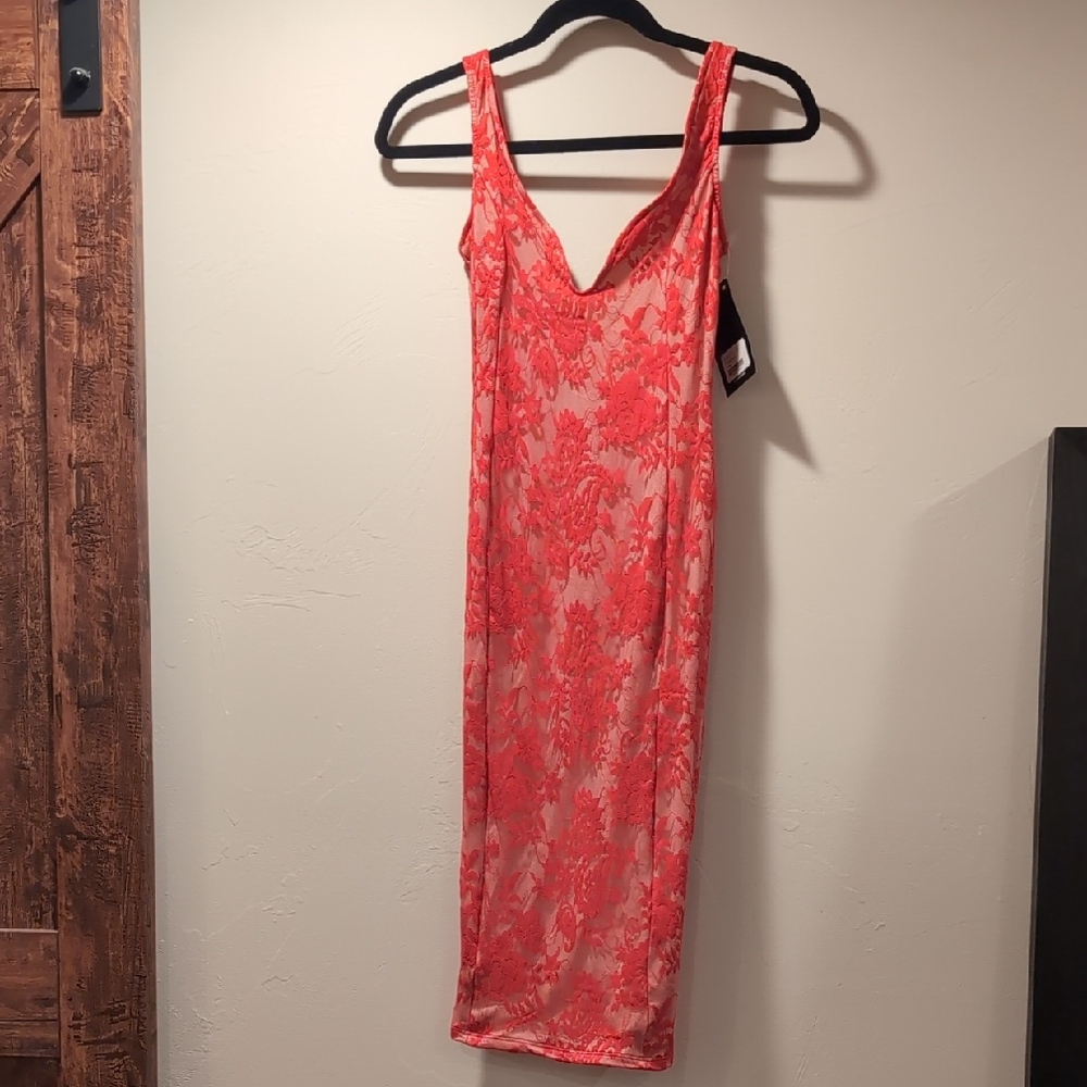 Chic Coral Floral Midi Dress